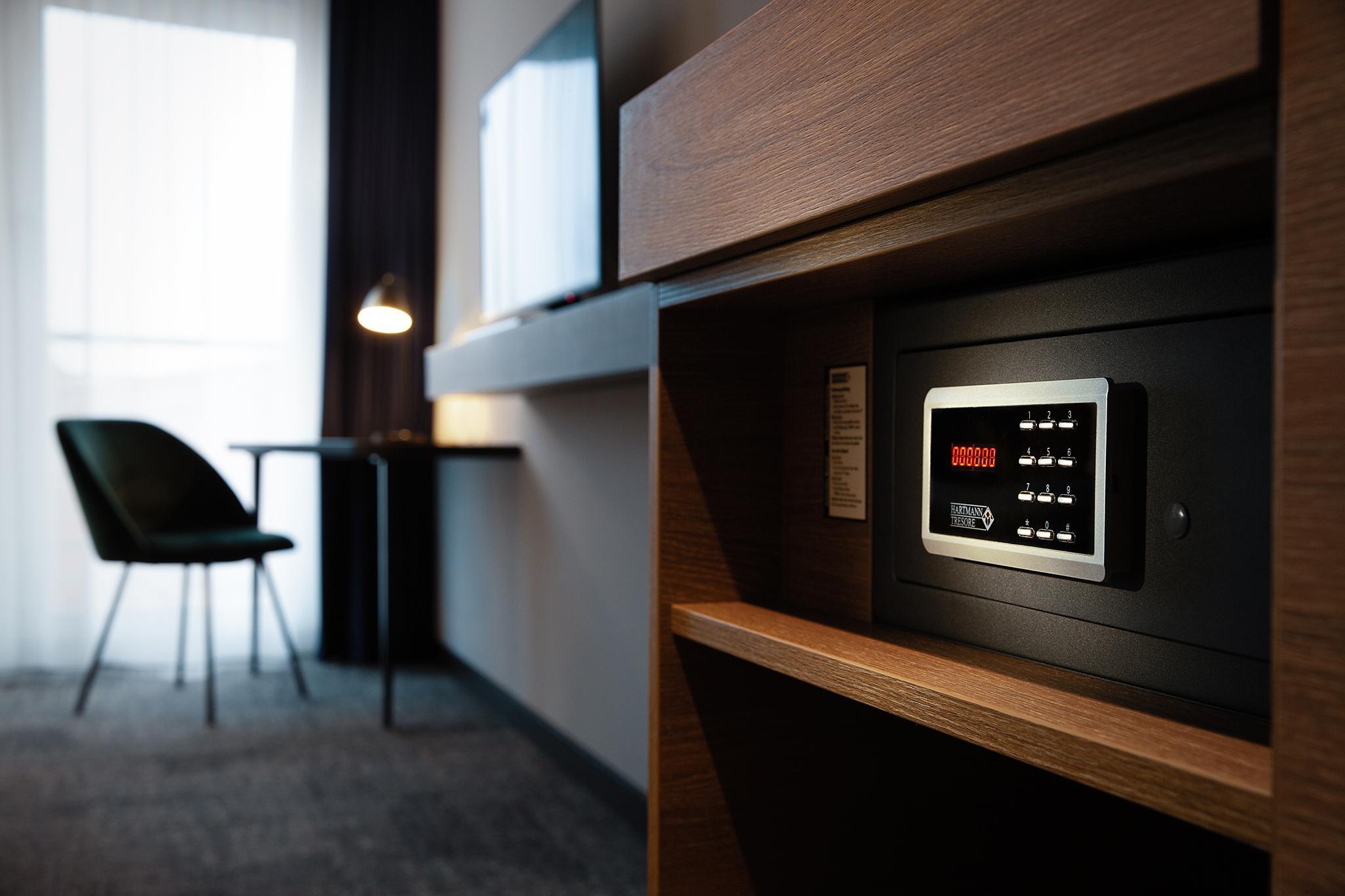 Holiday Inn Berlin City Center East Prenzlauer Berg By Ihg Екстериор снимка