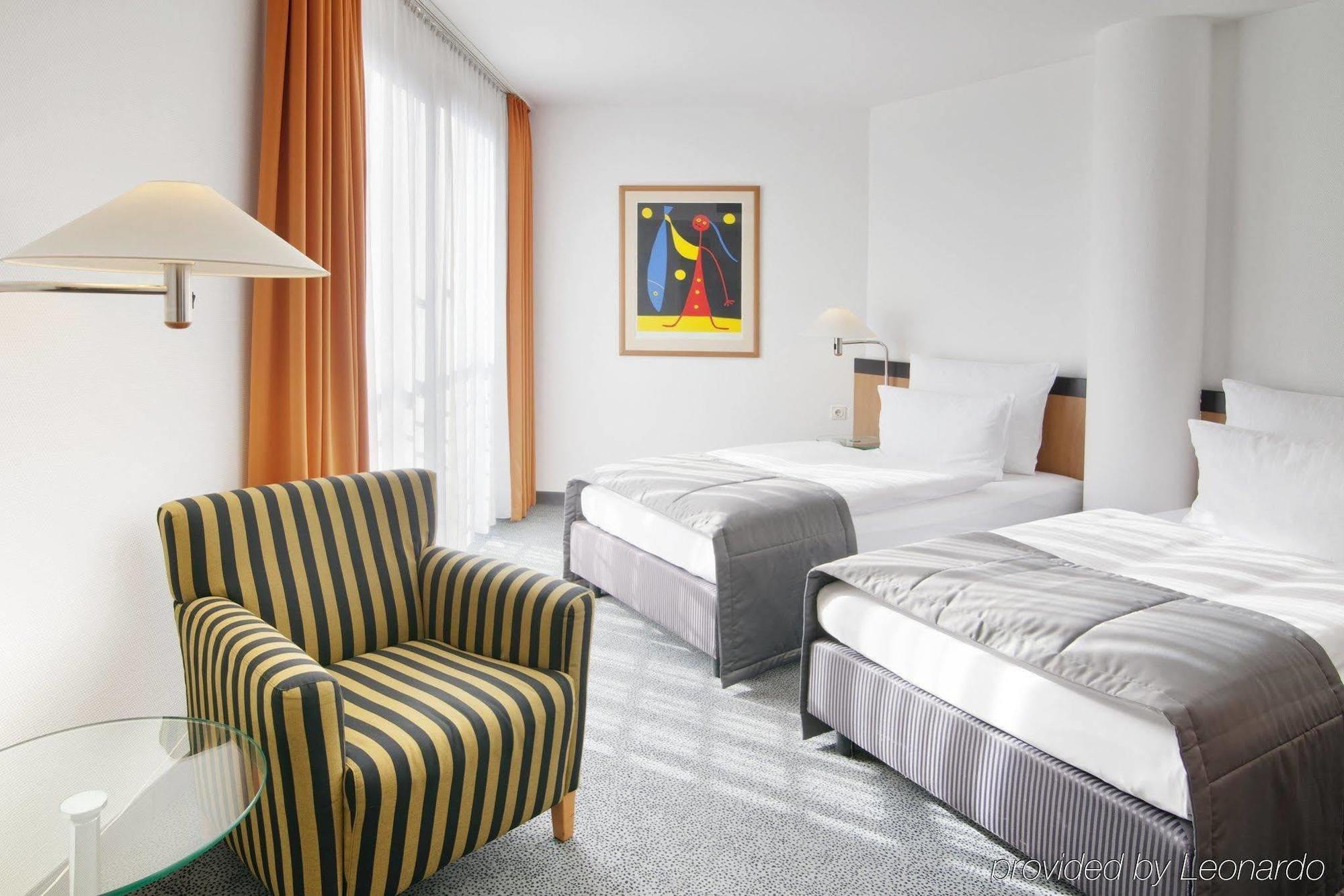 Holiday Inn Berlin City Center East Prenzlauer Berg By Ihg Стая снимка