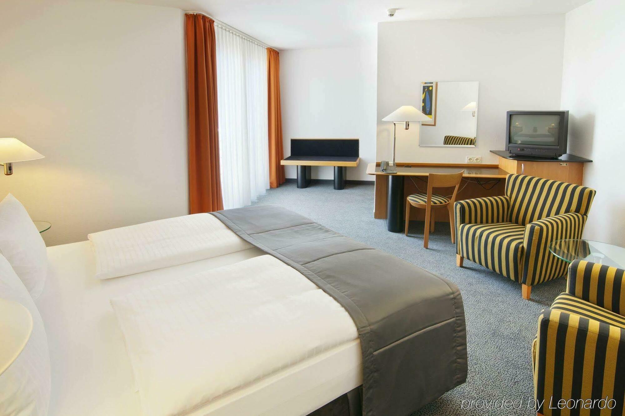 Holiday Inn Berlin City Center East Prenzlauer Berg By Ihg Стая снимка